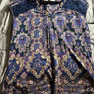 3 for $25
Daniel Rainn Navy and‎ Gold Paisley Blouse